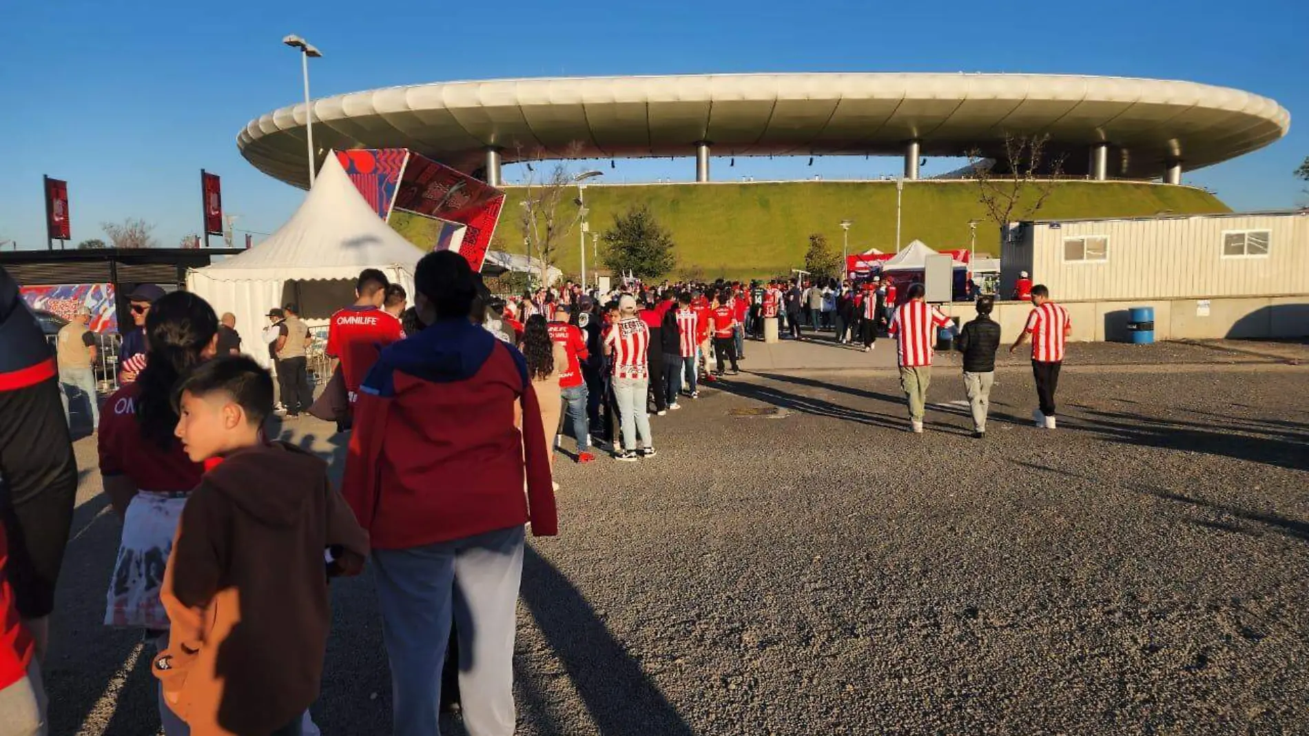 Aficionados en fila